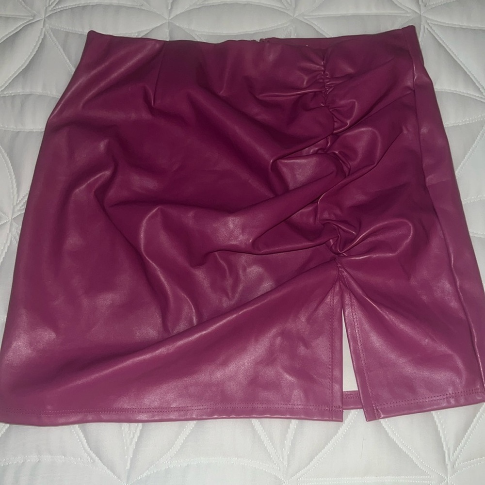 Magenta color a mix between a pink and purple 🩷 Wore once